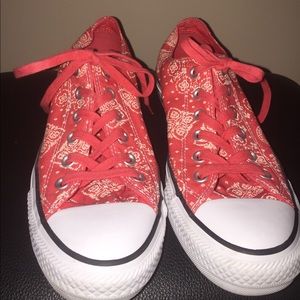 Converse size 9 women’s Coral color pre owned